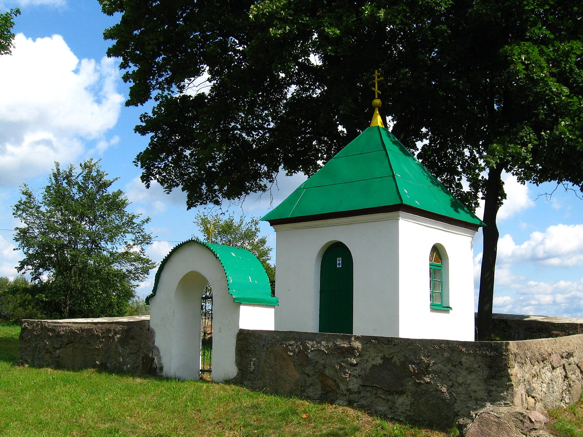 Kapliczka Chrystusa Frasobliwego w Baciutach Kolonii