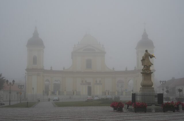 Plac Stefana Czarnieckiego i pomnik hetmana