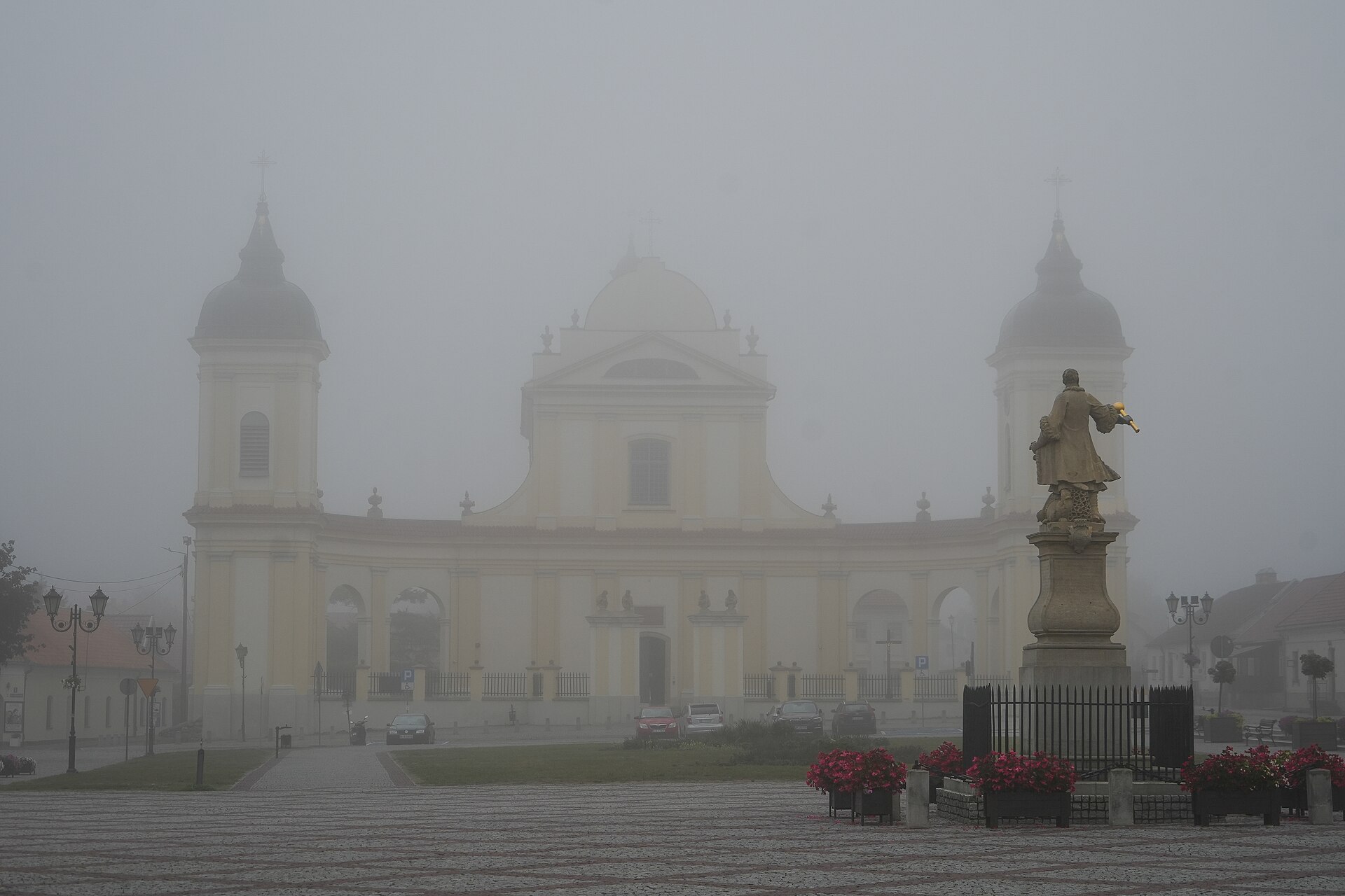 Plac Stefana Czarnieckiego i pomnik hetmana