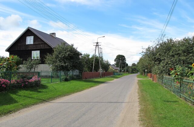 Pomnik bł. Antoniego Beszty-Borowskiego w Borowskich Olkach