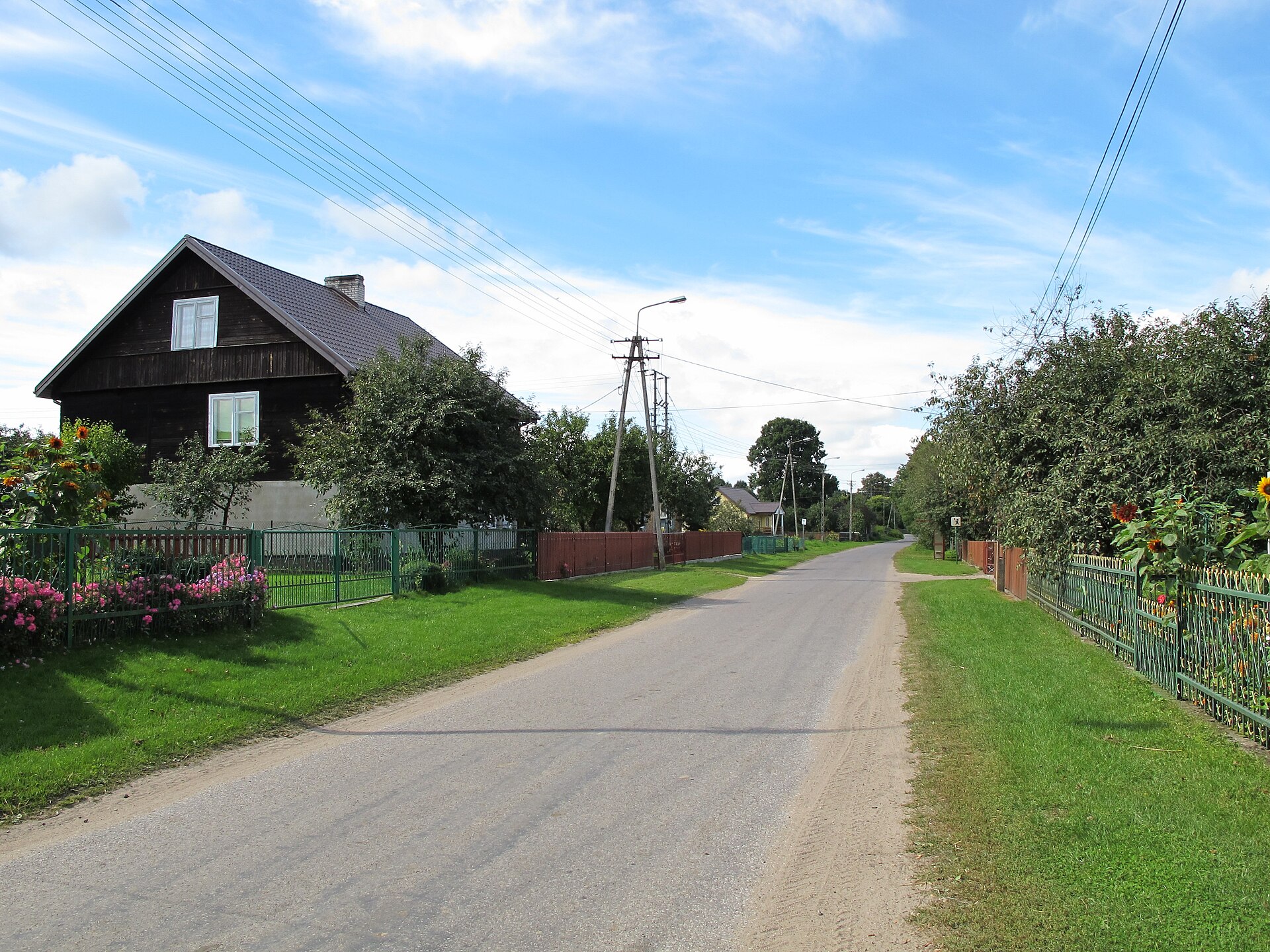 Pomnik bł. Antoniego Beszty-Borowskiego w Borowskich Olkach
